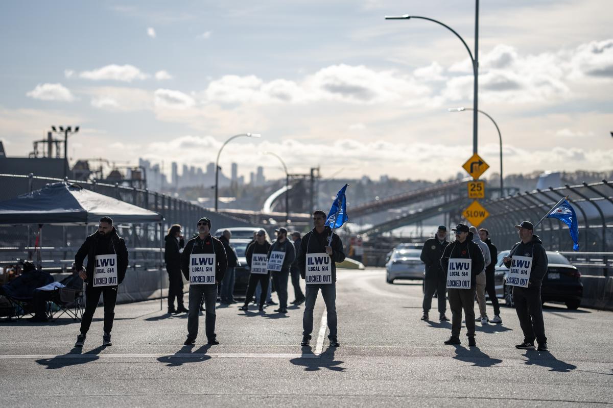 Sides in BC Port Dispute to Meet in Bid to End Lockout After Talk With Minister