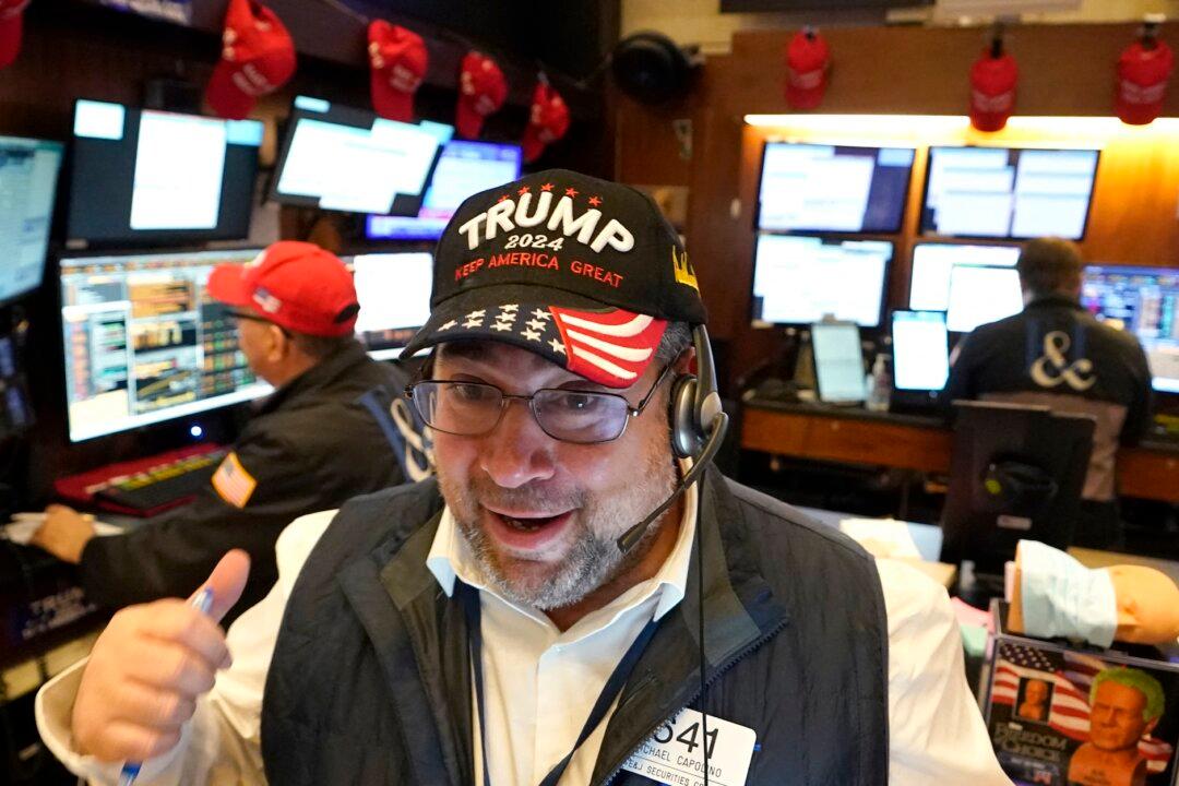 Trump Victory Sends US Stocks to Best Weekly Rally in a Year