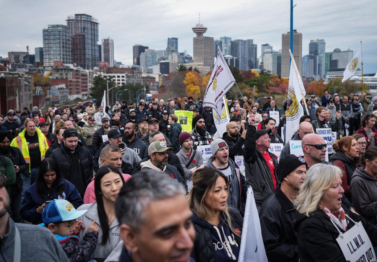 Talks Resume in BC Port Dispute in Bid to End Multi-Day Lockout