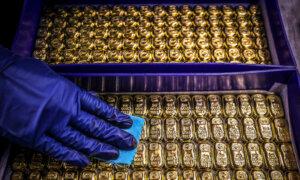 Gold Breaks New Record, Inches Closer to $3,000