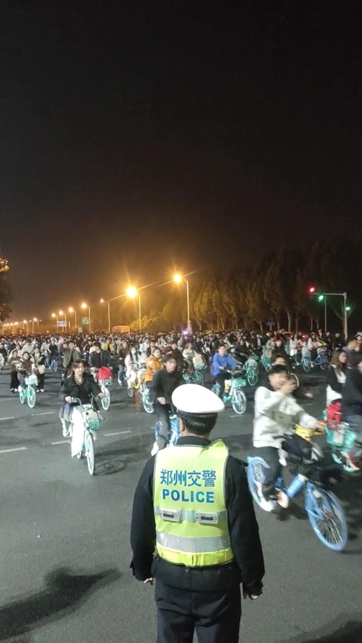 Chinese Authorities Try to Shut Down Night Cycling Over Large Viral Turnout