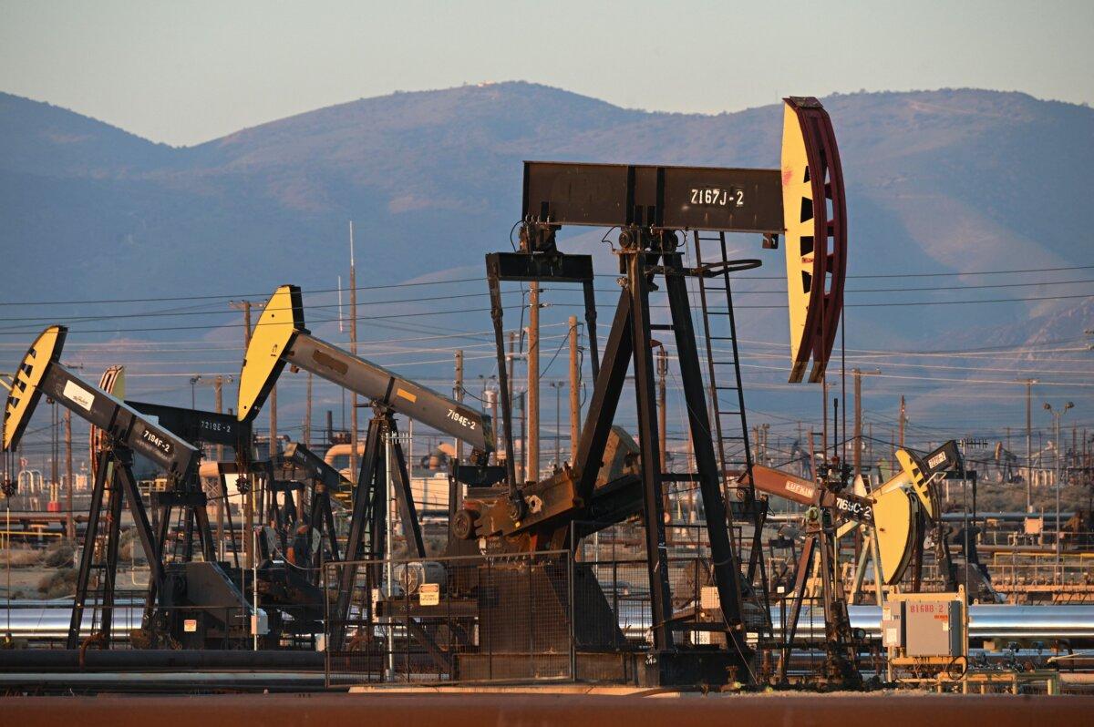 Facing Impending Crisis, California Lawmakers Pivot on Fossil Fuels 4 Active pump jacks draw oil toward the surface in unincorporated Kern County, Calif., on Feb. 26, 2022. (Robyn Beck/AFP via Getty Images)