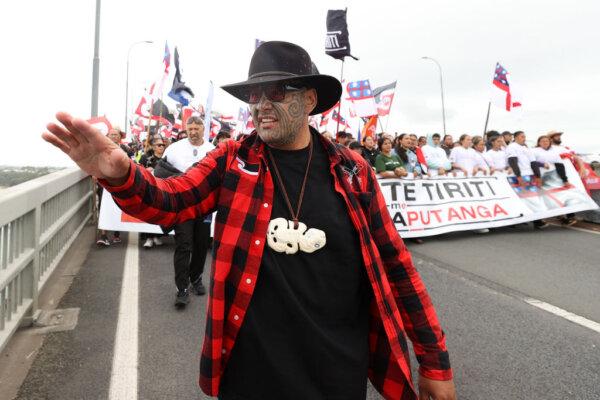 Te Pati Maori co-leader Rawiri Waititi leads a Hikoi (march) across the Auckland Harbour Bridge on day three of a nine-day journey to Wellington on Nov. 13, 2024. (Fiona Goodall/Getty Images)