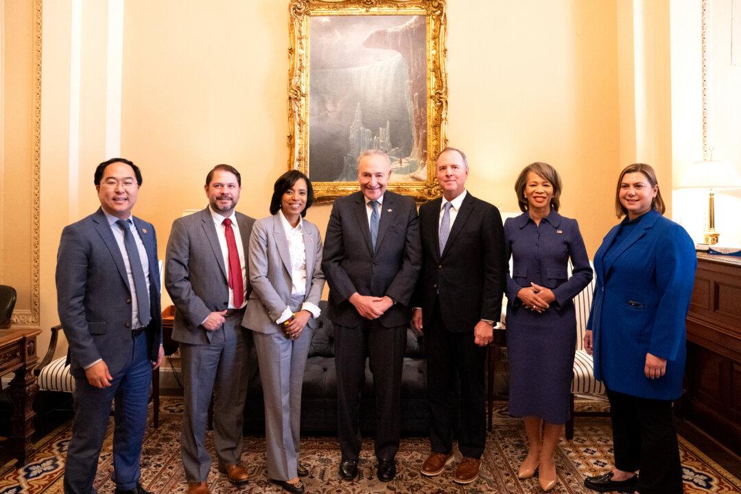 Schumer Opens Orientation to All New Senators, Including McCormick, Gallego