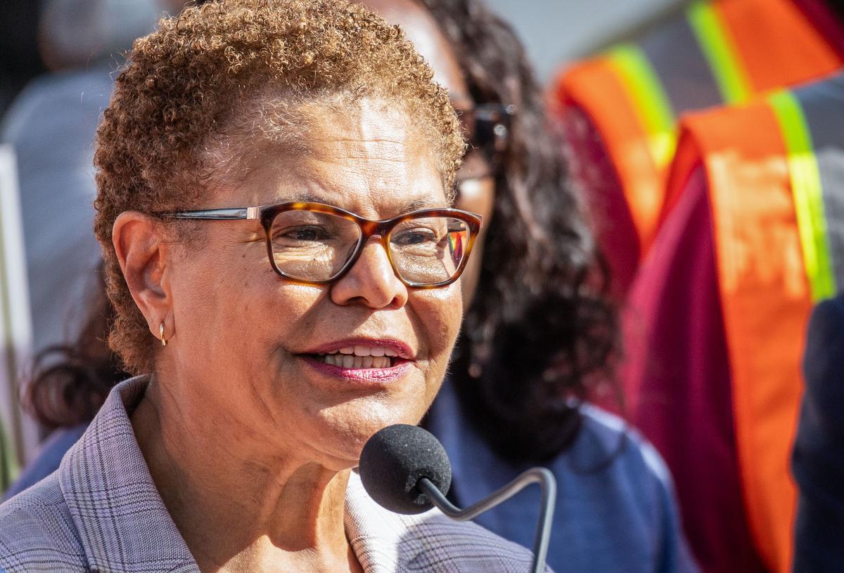 Los Angeles Mayor Pushes for Official Sanctuary City Status Before Trump Assumes Office