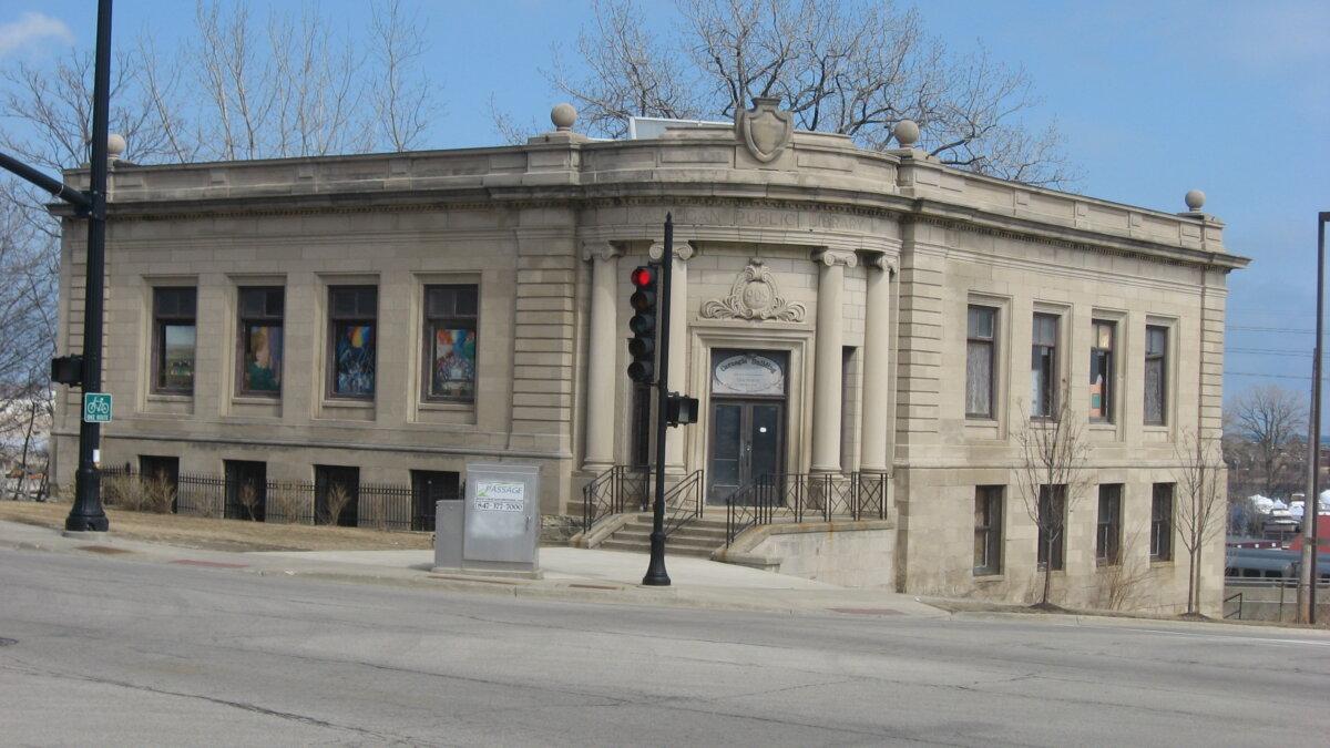 Built in 1903, the Waukegan Carnegie Library where Ray Bradbury spent many days reading and learning. (Public Domain)