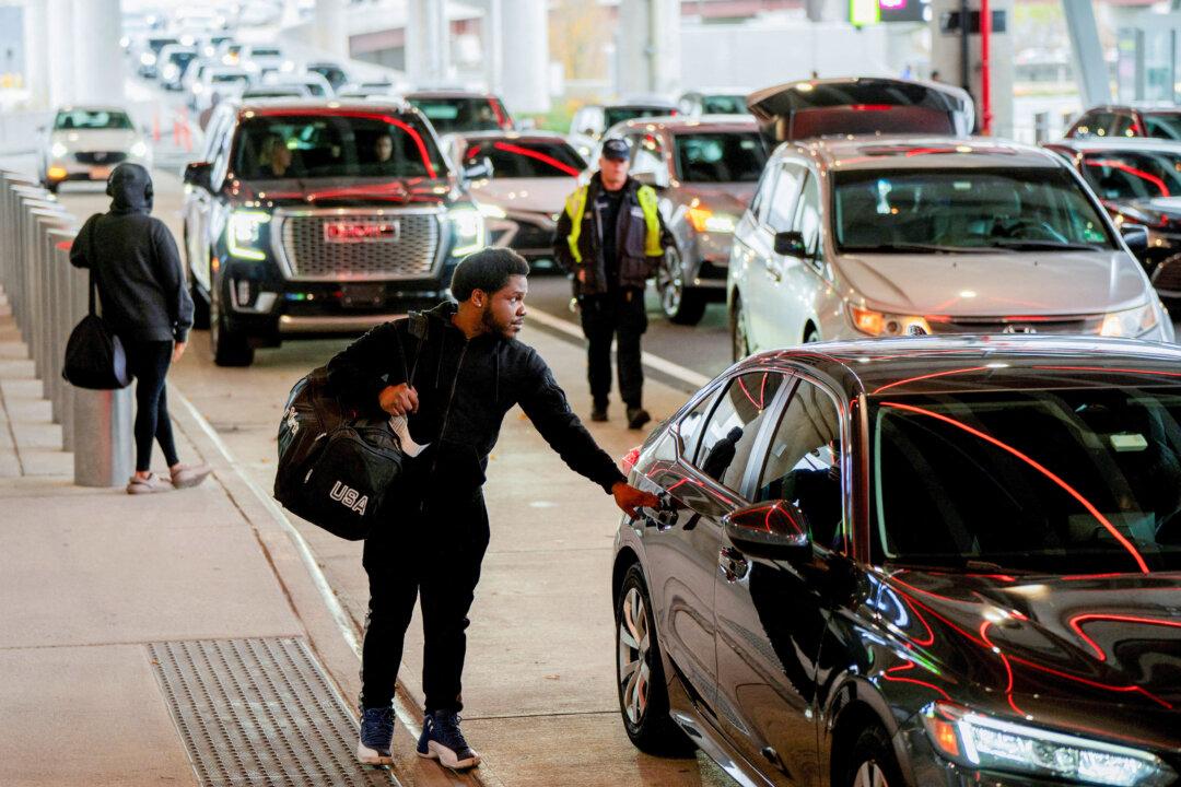 Record 80 Million Americans Expected to Travel for Thanksgiving Holiday, Industry Group Says