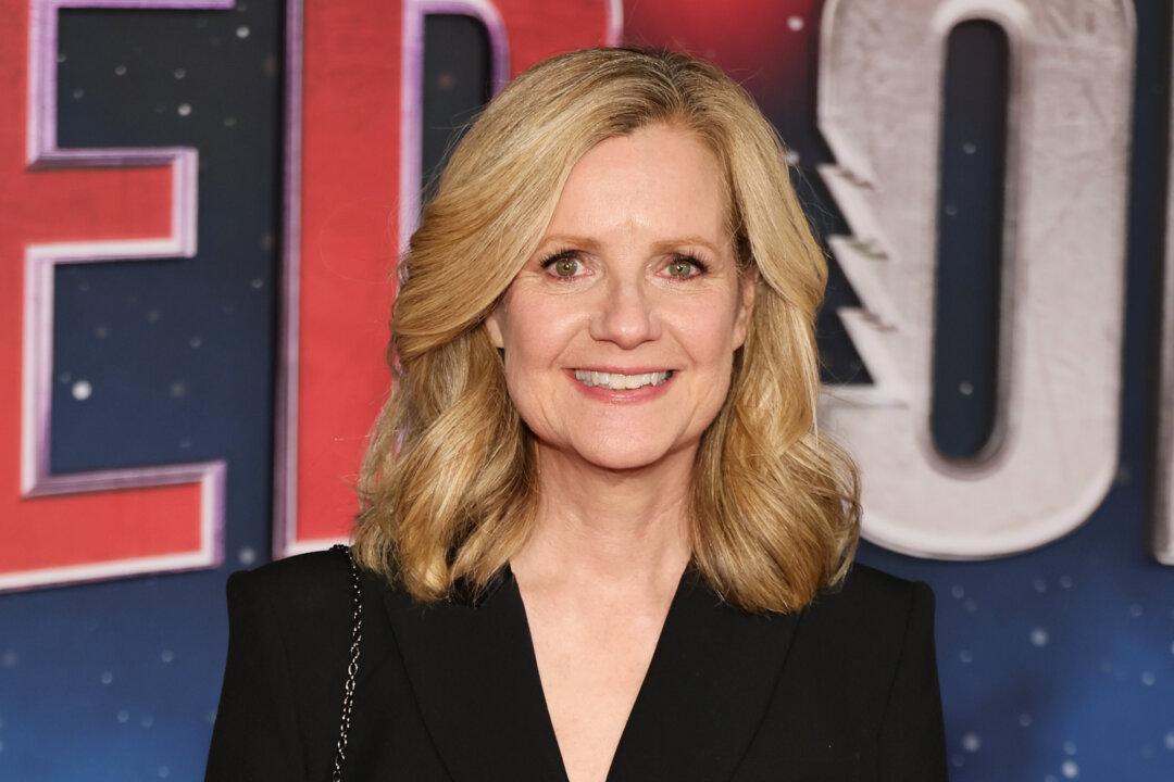 Bonnie Hunt Says Her Experience as a Nurse Made Her Choose Family-Friendly Roles