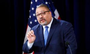 Manhattan District Attorney Agrees to Postpone Sentencing for Trump