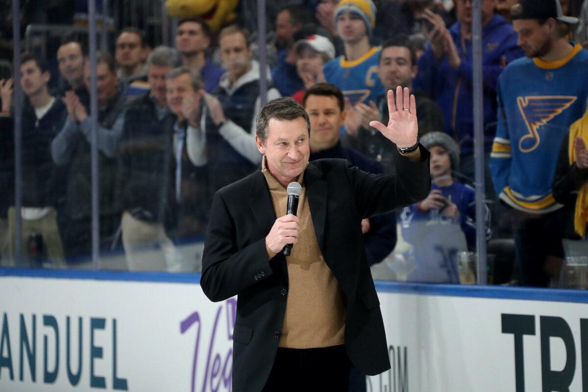 Wayne Gretzky addresses fans prior to the 2020 NHL All-Star Skills Competition at Enterprise Center in St. Louis, Mo., on Jan. 24, 2020. (Bruce Bennett/Getty Images)