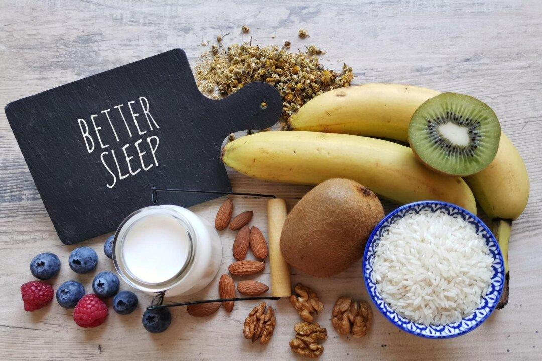 Melatonin and Nutrition: 2 Keys to Falling Asleep Easily