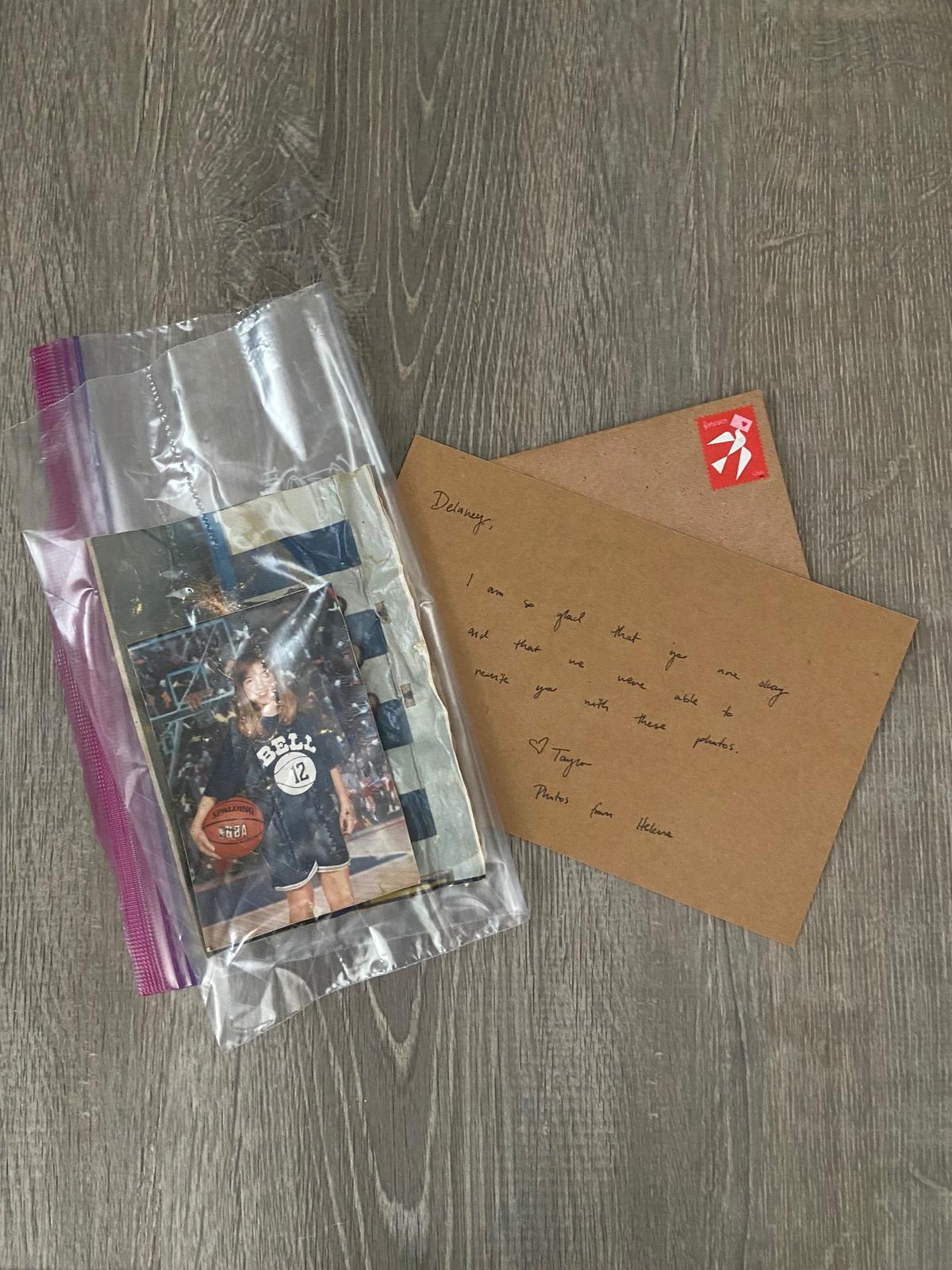 “海伦”飓风之后收集的照片,准备发送给失主。(泰勒‧申克提供)