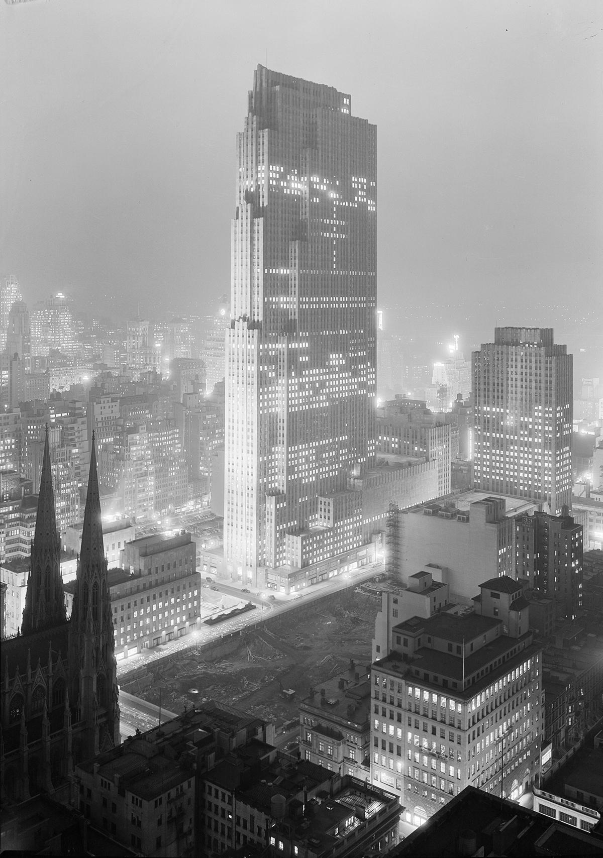 View of Rockefeller Center and RCA Building from 515 Madison Ave. in New York City by Samuel H. Gottscho on Dec. 5, 1933. Library of Congress. (Public Domain)