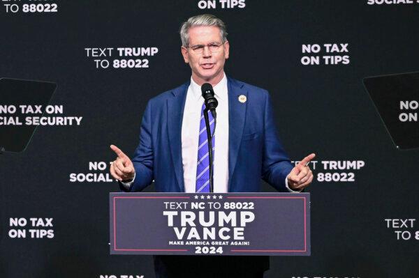 Investor Scott Bessent speaks on the economy in Asheville, N.C., on Aug. 14, 2024. (Matt Kelley/AP Photo)