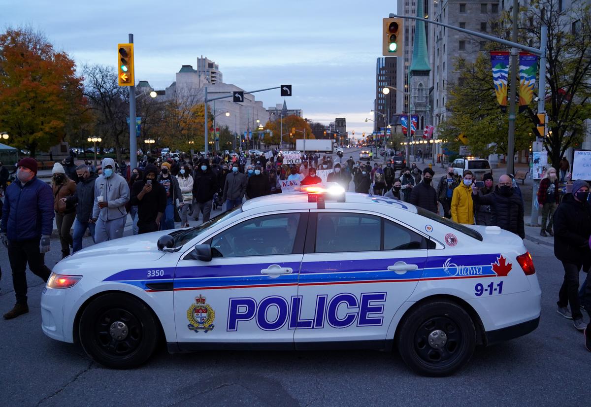Police Officer Acquitted in 2016 Death of Ottawa Man Describes Punches as Distraction