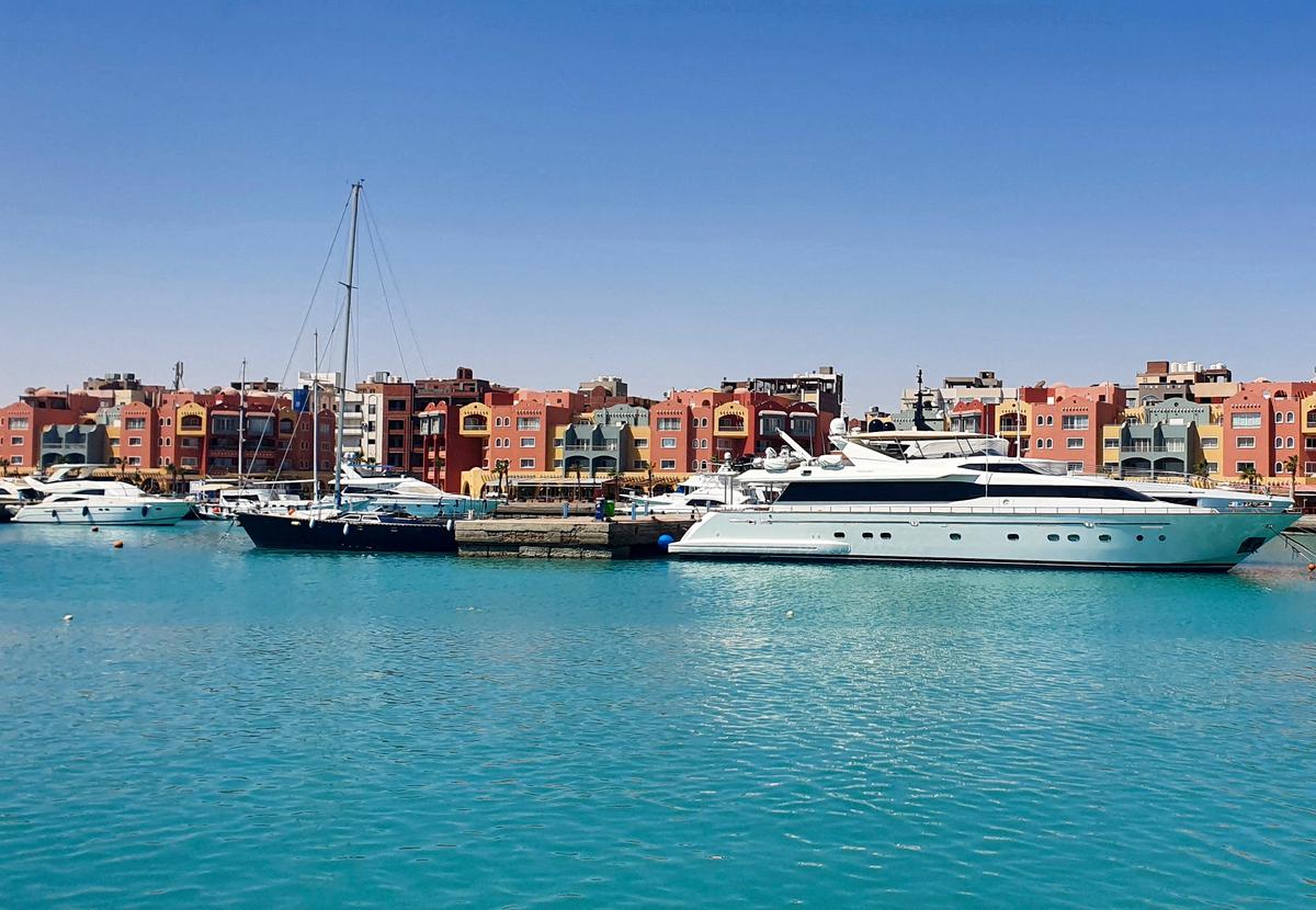 Several Russian Tourists Killed When Mini-Submarine Sinks off Red Sea Resort