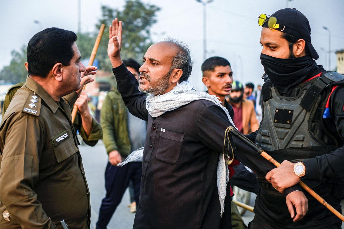 Thousands Arrested Amid Pro-Imran Khan Protests in Pakistan