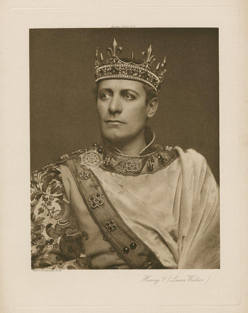A 1900 photograph by Lizzie Caswall Smith of Lewis Waller as Henry V in an early 20th-century performance of the Shakespearean play. (Public Domain)