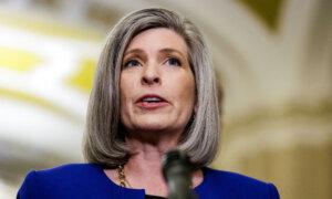 Key GOP Senator Says She’s Not Working to Derail Hegseth Nomination