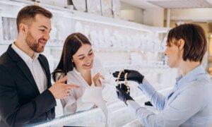 Red Flags When Buying Jewelry for Holiday Gifts