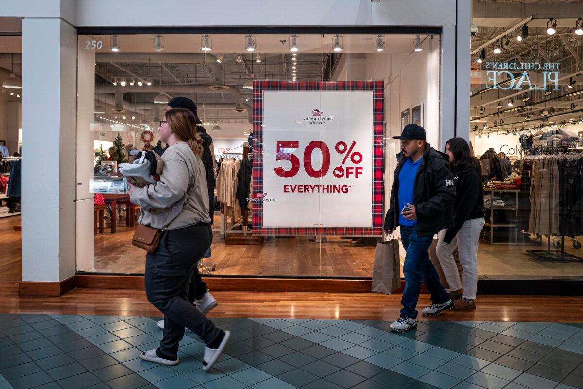 180 Million Shoppers Expected to Kick Off Christmas Buying Rush | USNN World News Black Friday shopping in Hanover, Md., on Nov. 29, 2024. (Madalina Vasiliu/The Epoch Times)
