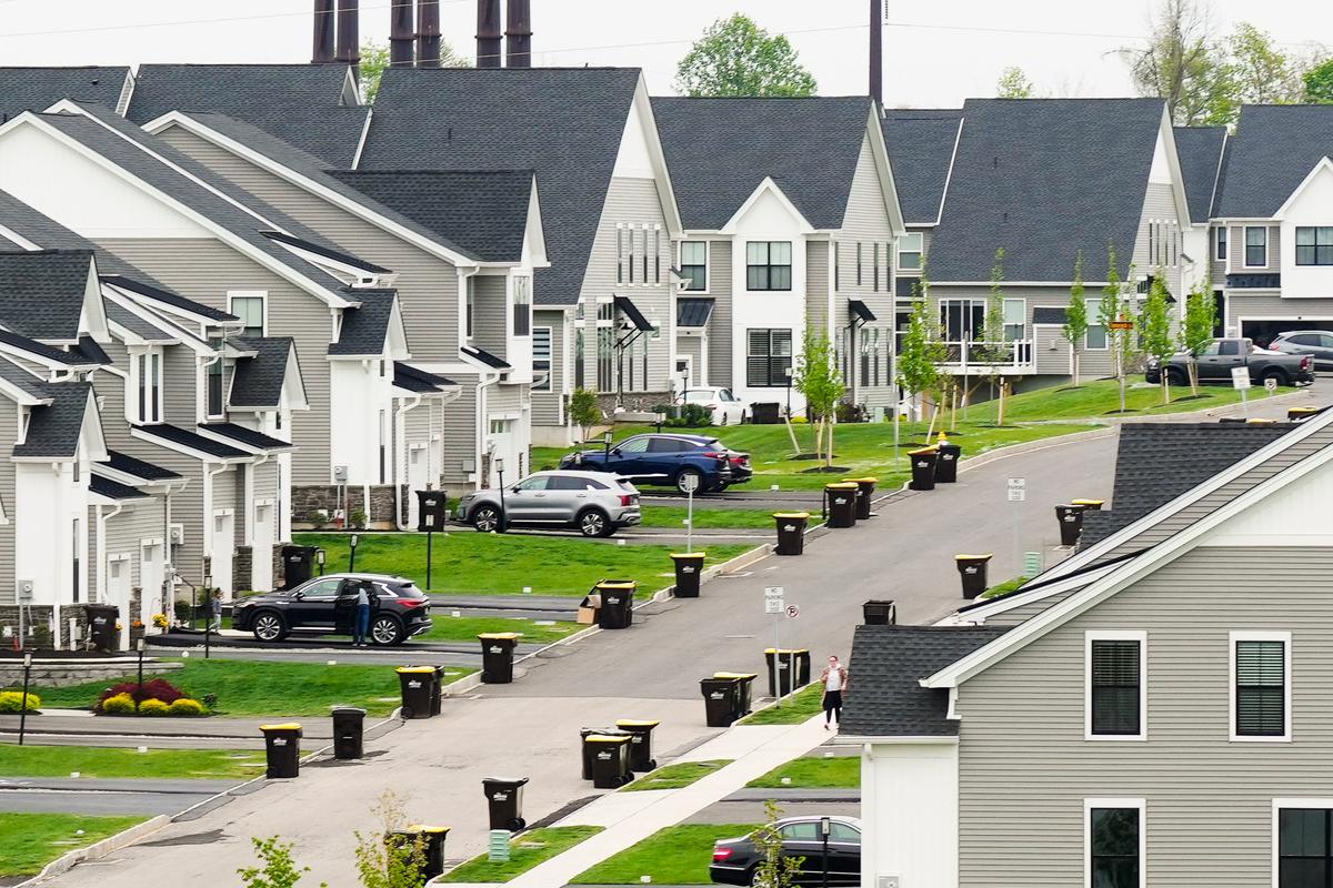 National Mortgage Debt Tops $12.6 Trillion Amid Rising Rates and Costs