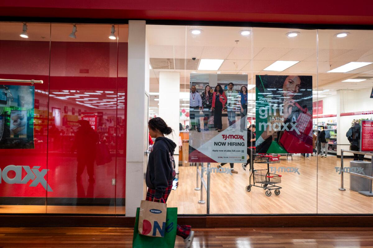 A now-hiring sign during Black Friday at a mall in Hanover, Md., on Nov. 29, 2024. (Madalina Vasiliu/The Epoch Times)