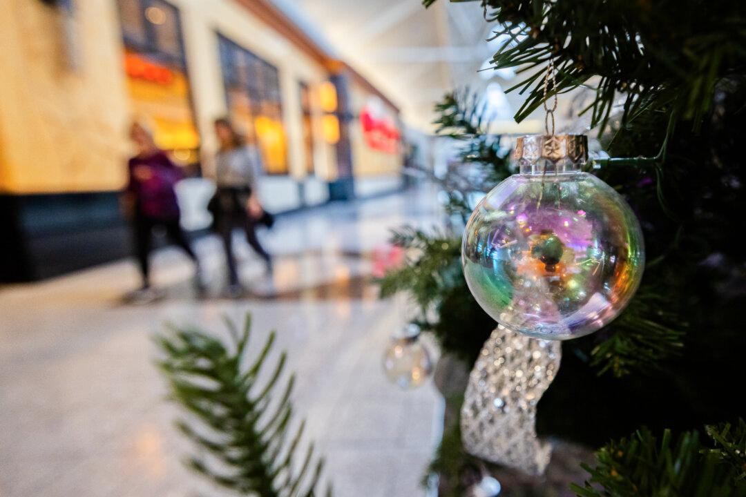 Americans to Spend Record $250 Billion Online This Holiday Season, Adobe Predicts