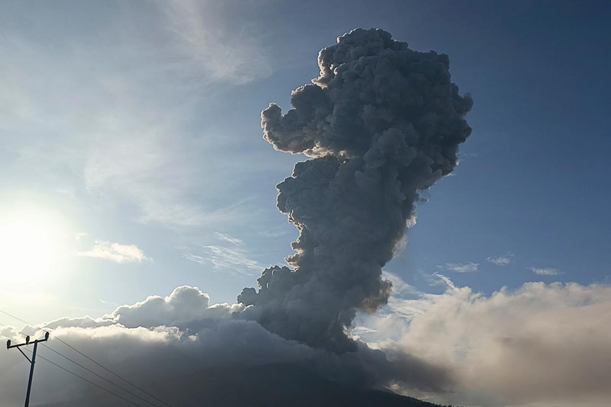 Indonesia’s Mount Lewotobi Laki Laki Erupts for 2nd Time in Week