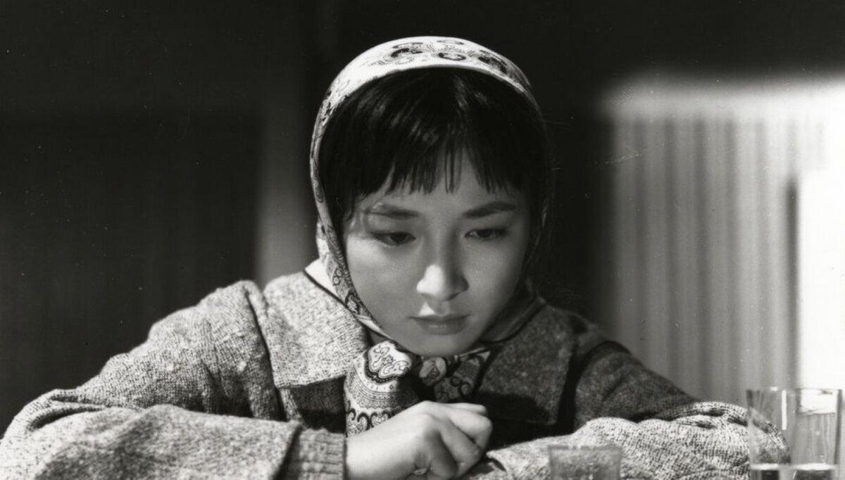 The troubled daughter, Akiko Sugiyama (Ineko Arima), in “Tokyo Twilight.” (Shochiku).