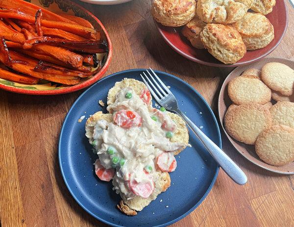 Dinner for 4 for $25: This 3-course Chicken and Biscuits Meal Will Fly With the Whole Family