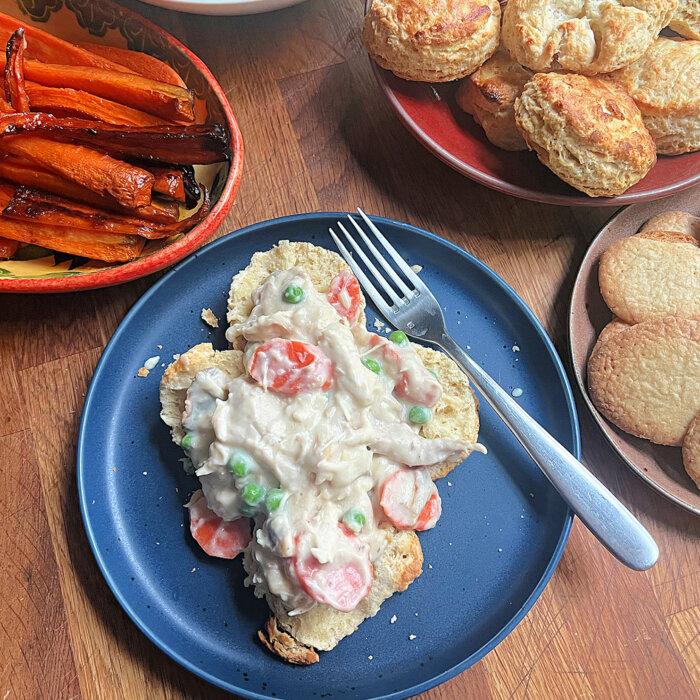 Dinner for 4 for $25: This 3-course Chicken and Biscuits Meal Will Fly With the Whole Family