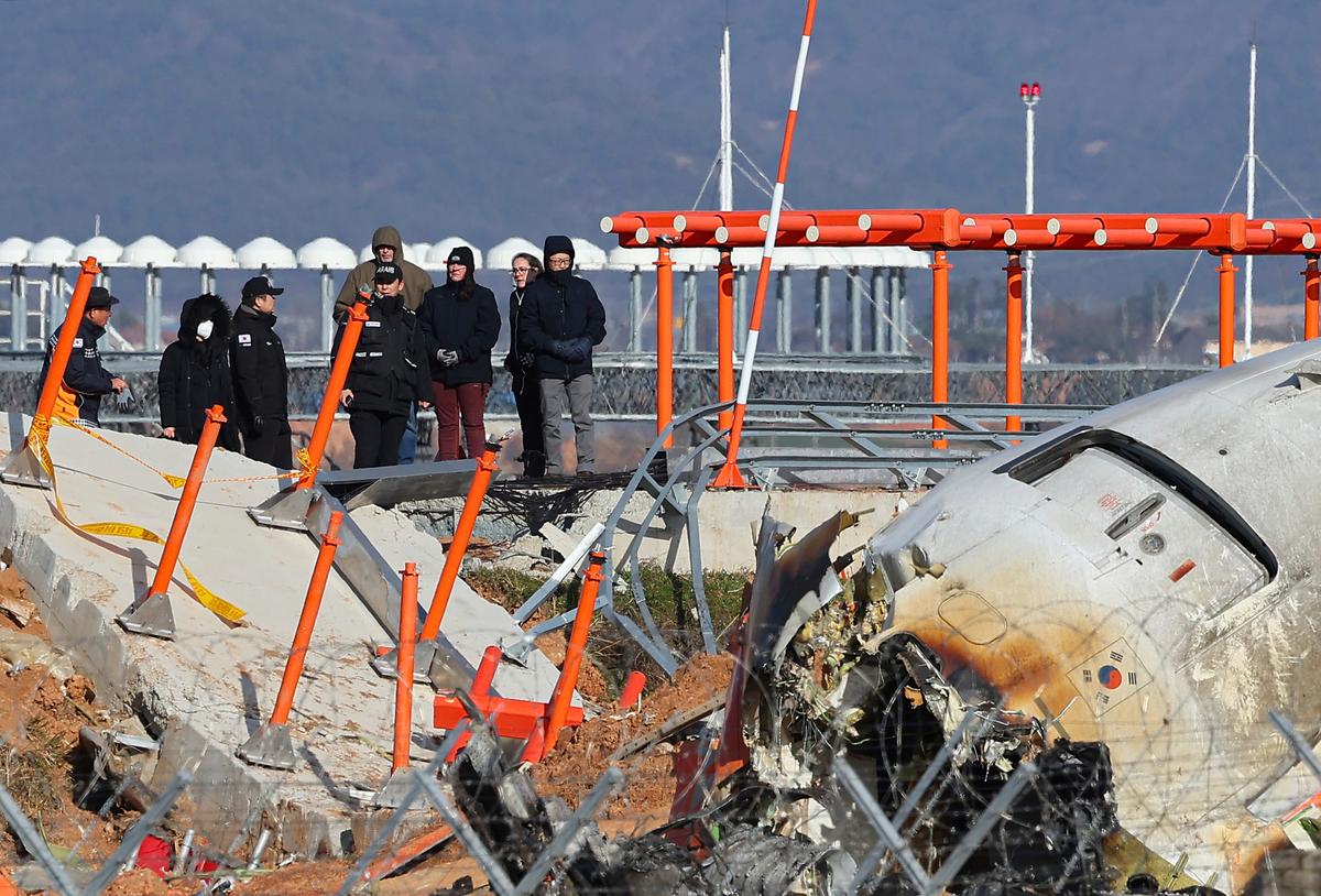 US and Boeing Investigators Examine Site of Deadly South Korean Plane Crash