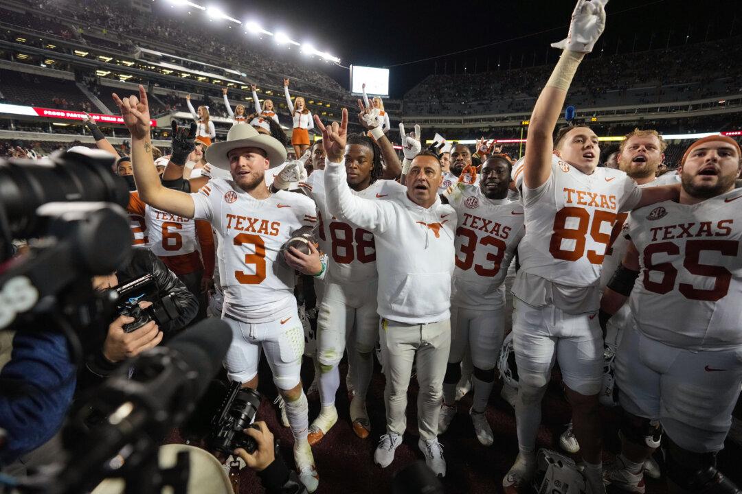 College Football AP Poll Sets up Conference Championship Weekend Hype