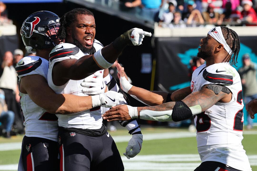 Texans’ Al-Shaair Apologizes for Brutal Hit on Jags’ Lawrence