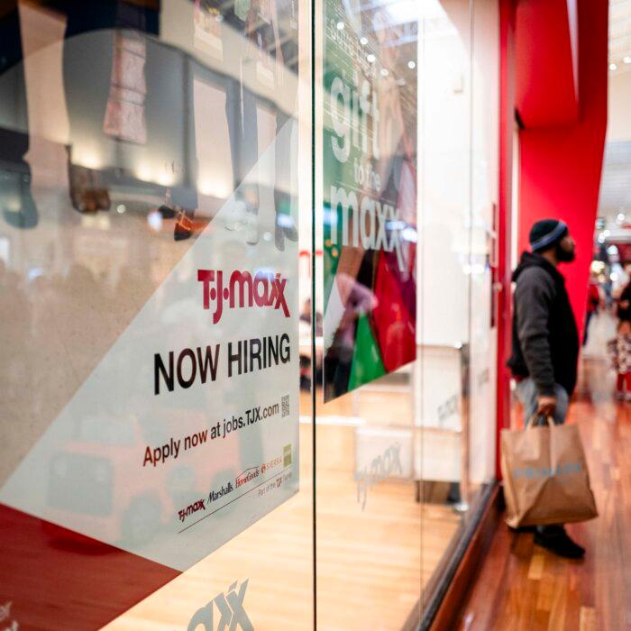 US Private Sector Cut 2,500 Jobs Per Week Heading Into November: ADP