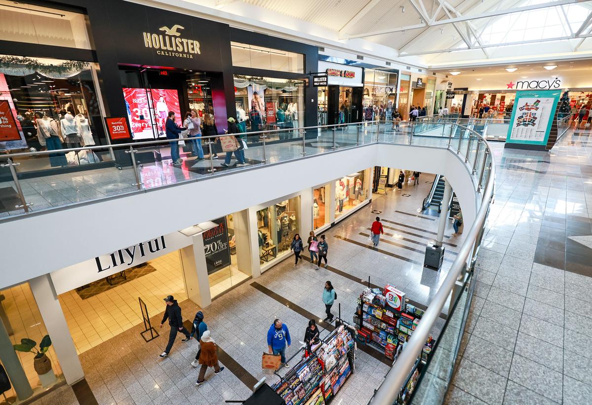 More Consumers Shopped Online Than in Stores on Black Friday 2024