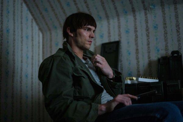 Bob Matthews (Nicholas Hoult) isn't planning on being taken alive, in "The Order." (Vertical Entertainment)