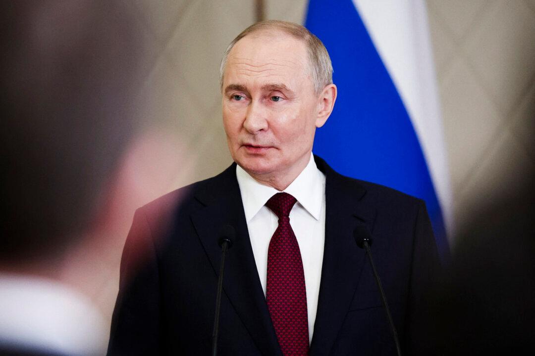 Putin Offers Russian Rare Earths, Aluminum to US