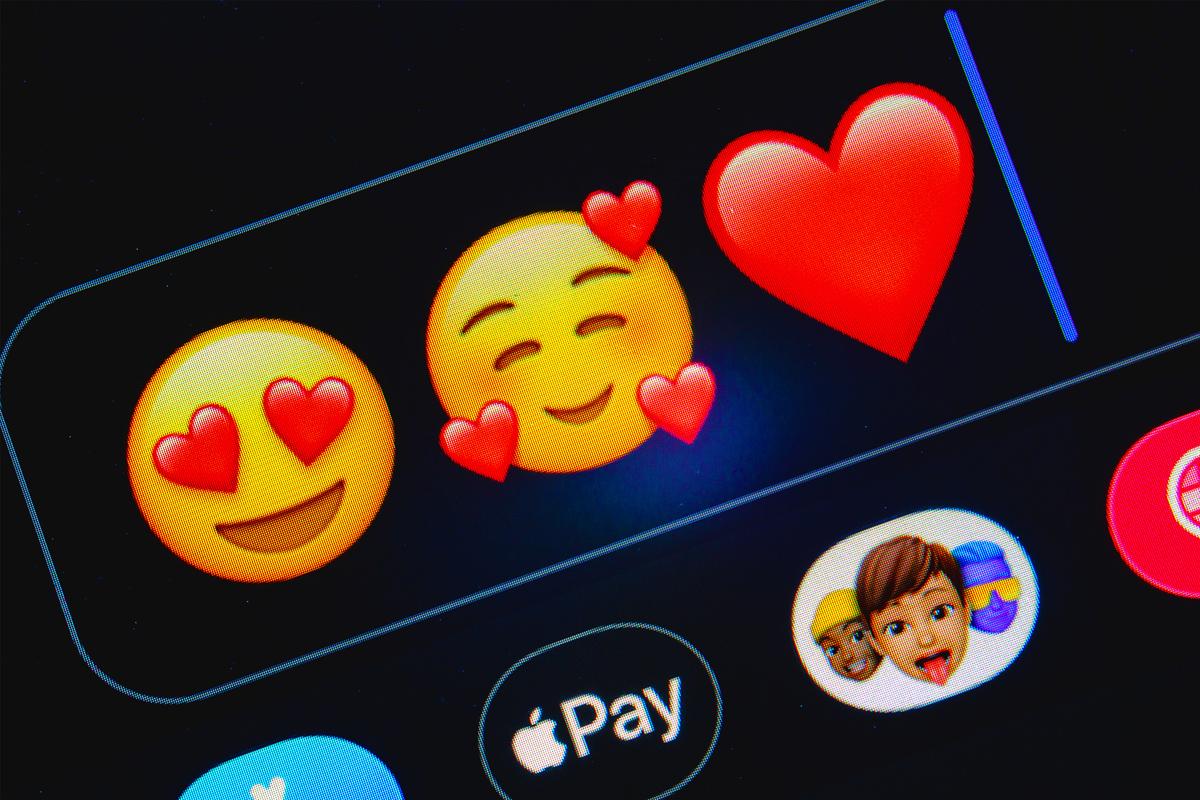 Emoji Use May Indicate Emotional Intelligence and Attachment Style: Study Finds thumbnail