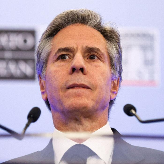 Blinken Says Ukraine Should Mobilize More Young Men to Fight Against Russia