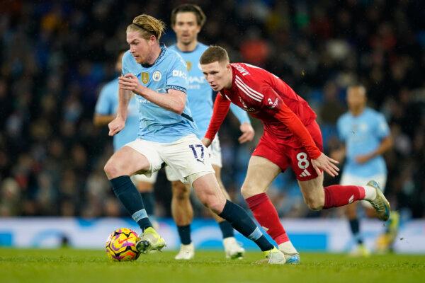 Manchester City's Kevin De Bruyne, left, and Nottingham Forest's Elliot Anderson challenge for the ball during the English Premier League soccer match between Manchester City and Nottingham Forest at the Etihad Stadium in Manchester, on Dec. 4, 2024. (Dave Thompson/AP Photo)