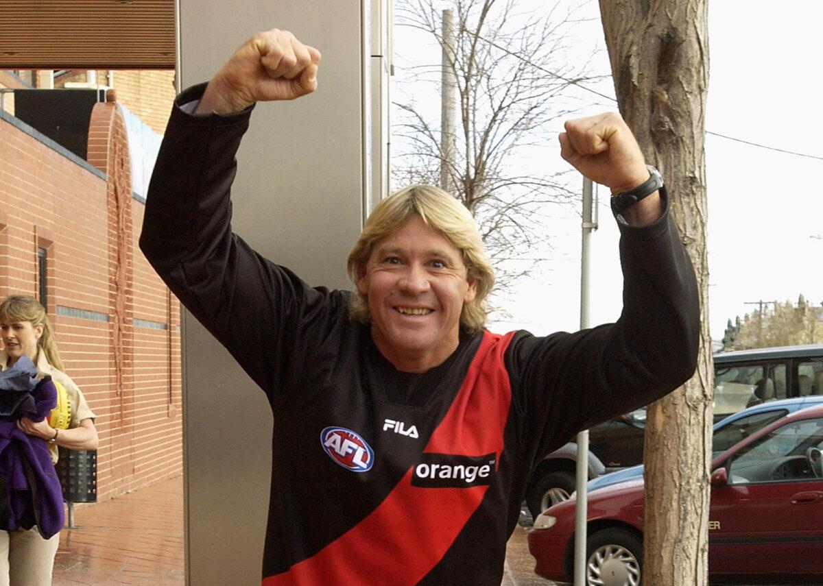 Steve Irwin visits his favorite AFL club the Essendon Bombers at Windy Hill, Melbourne, Australia, on Sept. 10, 2002. (Robert Cianflone/Getty Images)