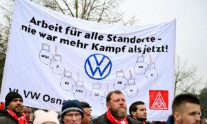 Volkswagen Workers Step up Strikes to Fight German Plant Closures