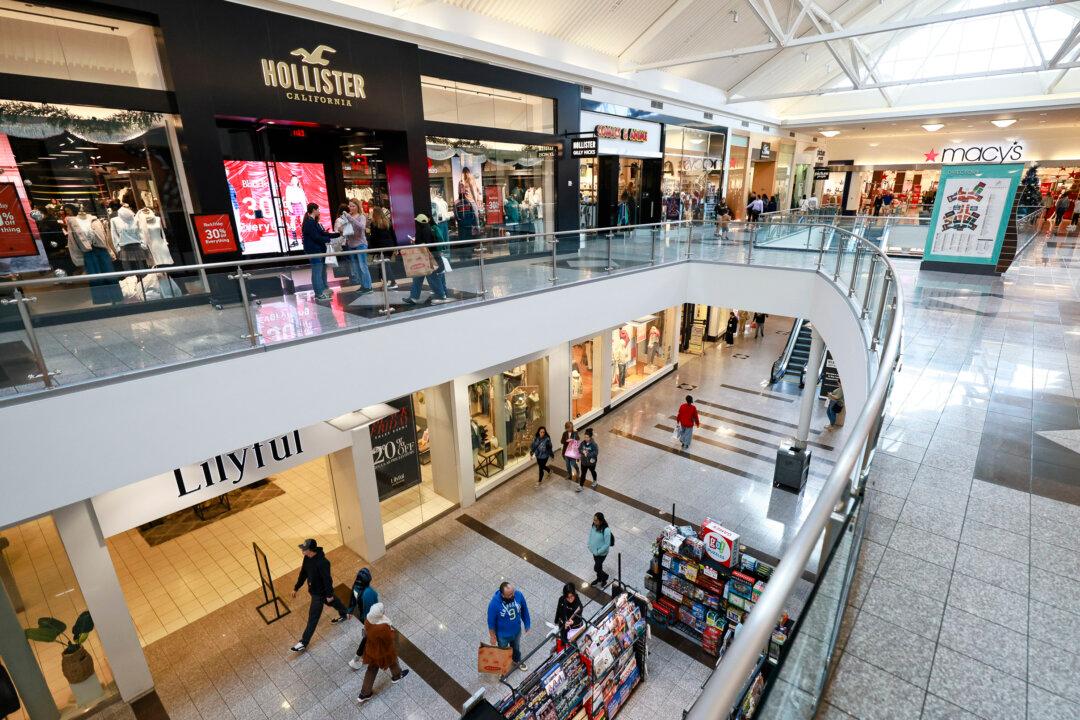 Consumer Sentiment Jumps to 7-Month High, Near-Term Inflation Expectations Jump