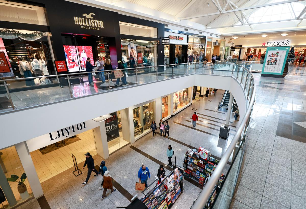 Consumer Sentiment Jumps to 7-Month High, Near-Term Inflation Expectations Jump thumbnail