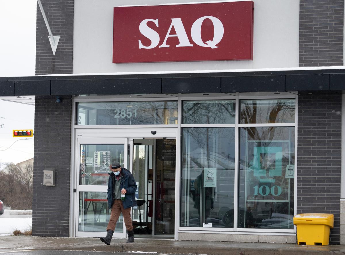 Quebec Liquor Store Employees Secure New Collective Agreement After 2-year Fight