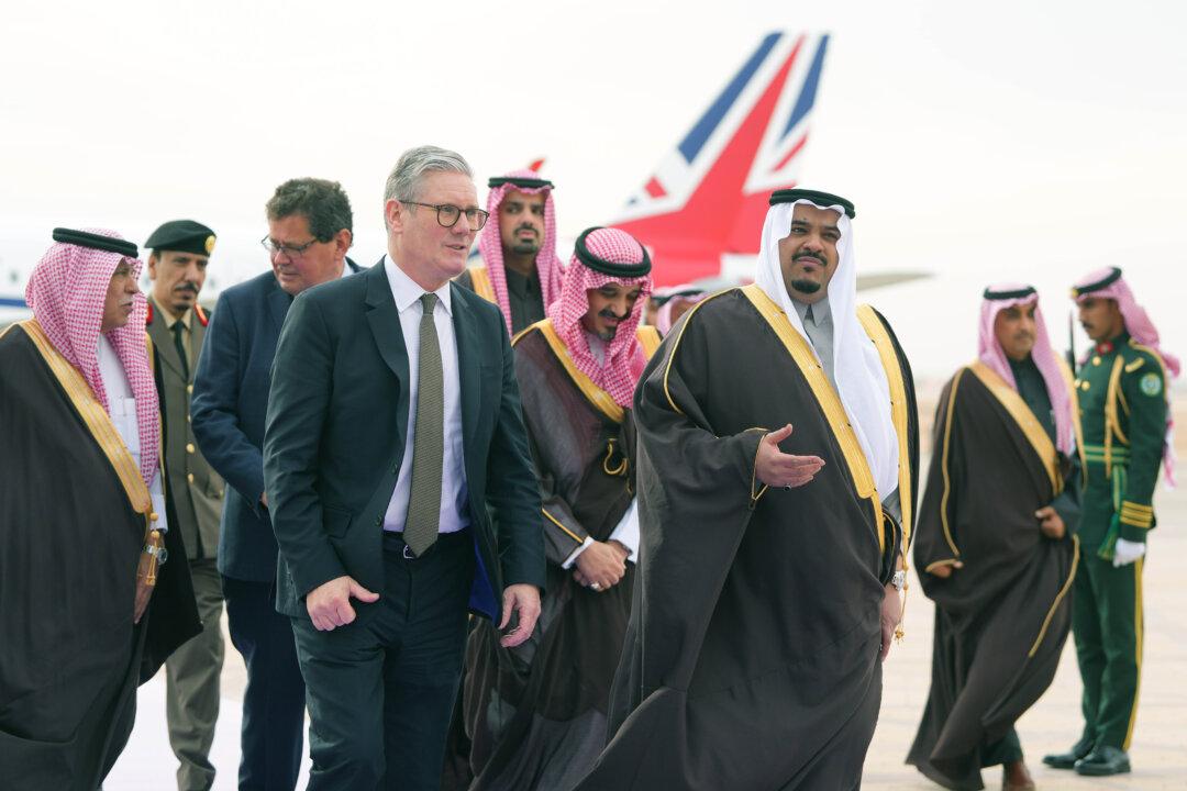 Starmer Seeks Closer Saudi Ties for Investment and Jobs Amid Human Rights Concerns