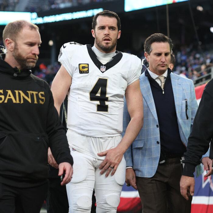 Saints’ Quarterback Carr ‘Week to Week’ With Hand Injury and Concussion