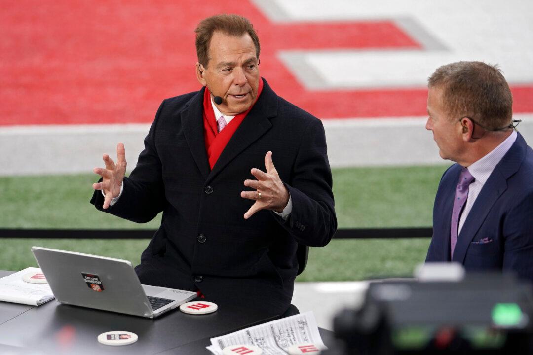 College Football Analyst’s Son Faces Michigan QB Challenge